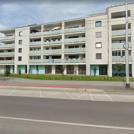 Alure Residences 1 & 24H Self Check-In, Free Parking In Front Of The Apartment Building, New Building, Terrace, Cafe With Breakfast In The Apartment Building, Next To The Aqua Park Banská Bystrica Extérieur photo