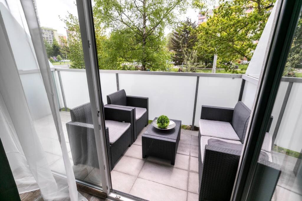 Alure Residences 1 & 24H Self Check-In, Free Parking In Front Of The Apartment Building, New Building, Terrace, Cafe With Breakfast In The Apartment Building, Next To The Aqua Park Banská Bystrica Extérieur photo