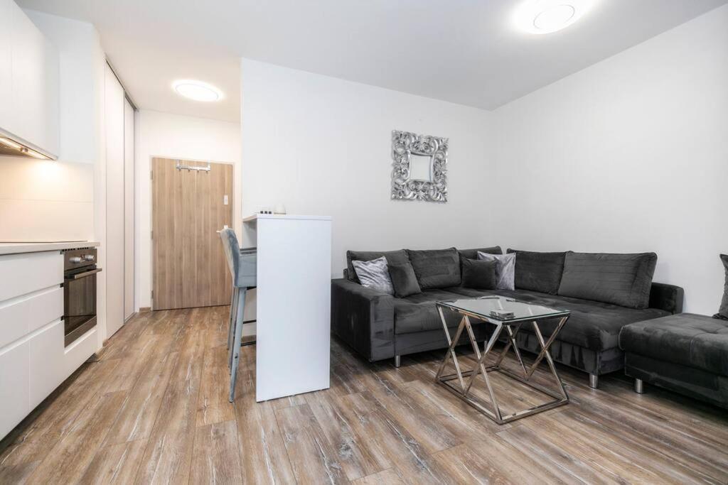 Alure Residences 1 & 24H Self Check-In, Free Parking In Front Of The Apartment Building, New Building, Terrace, Cafe With Breakfast In The Apartment Building, Next To The Aqua Park Banská Bystrica Extérieur photo