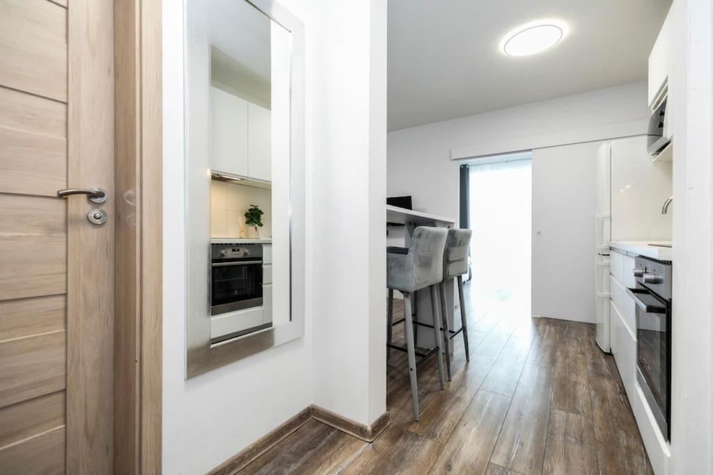 Alure Residences 1 & 24H Self Check-In, Free Parking In Front Of The Apartment Building, New Building, Terrace, Cafe With Breakfast In The Apartment Building, Next To The Aqua Park Banská Bystrica Extérieur photo
