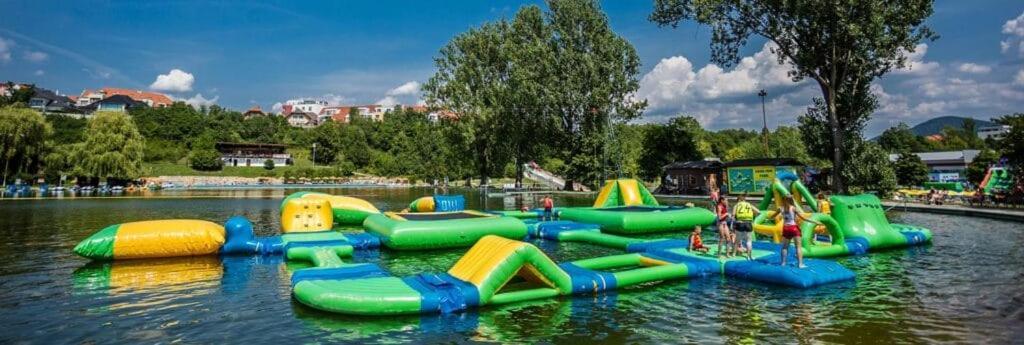 Alure Residences 1 & 24H Self Check-In, Free Parking In Front Of The Apartment Building, New Building, Terrace, Cafe With Breakfast In The Apartment Building, Next To The Aqua Park Banská Bystrica Extérieur photo