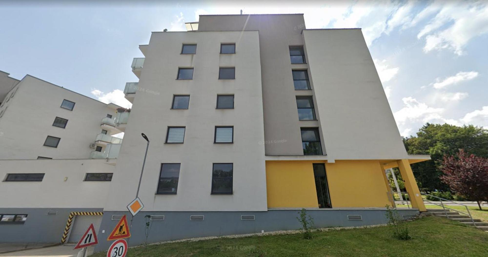 Alure Residences 1 & 24H Self Check-In, Free Parking In Front Of The Apartment Building, New Building, Terrace, Cafe With Breakfast In The Apartment Building, Next To The Aqua Park Banská Bystrica Extérieur photo